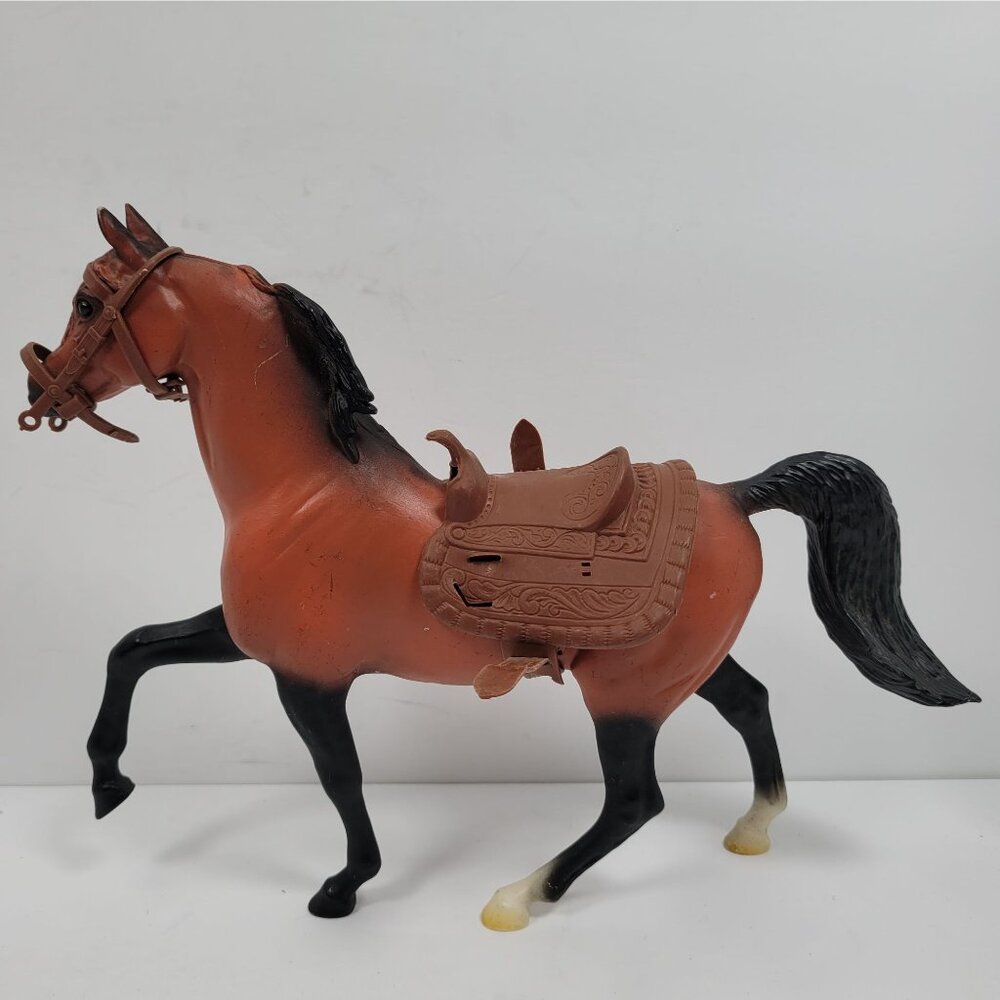 Blue Ribbon Ranch Collectible Brown Horse with Accessories - Picture 2 of 12
